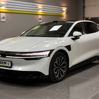 Zeekr 007: компактний представницький електромобіль з Китаю